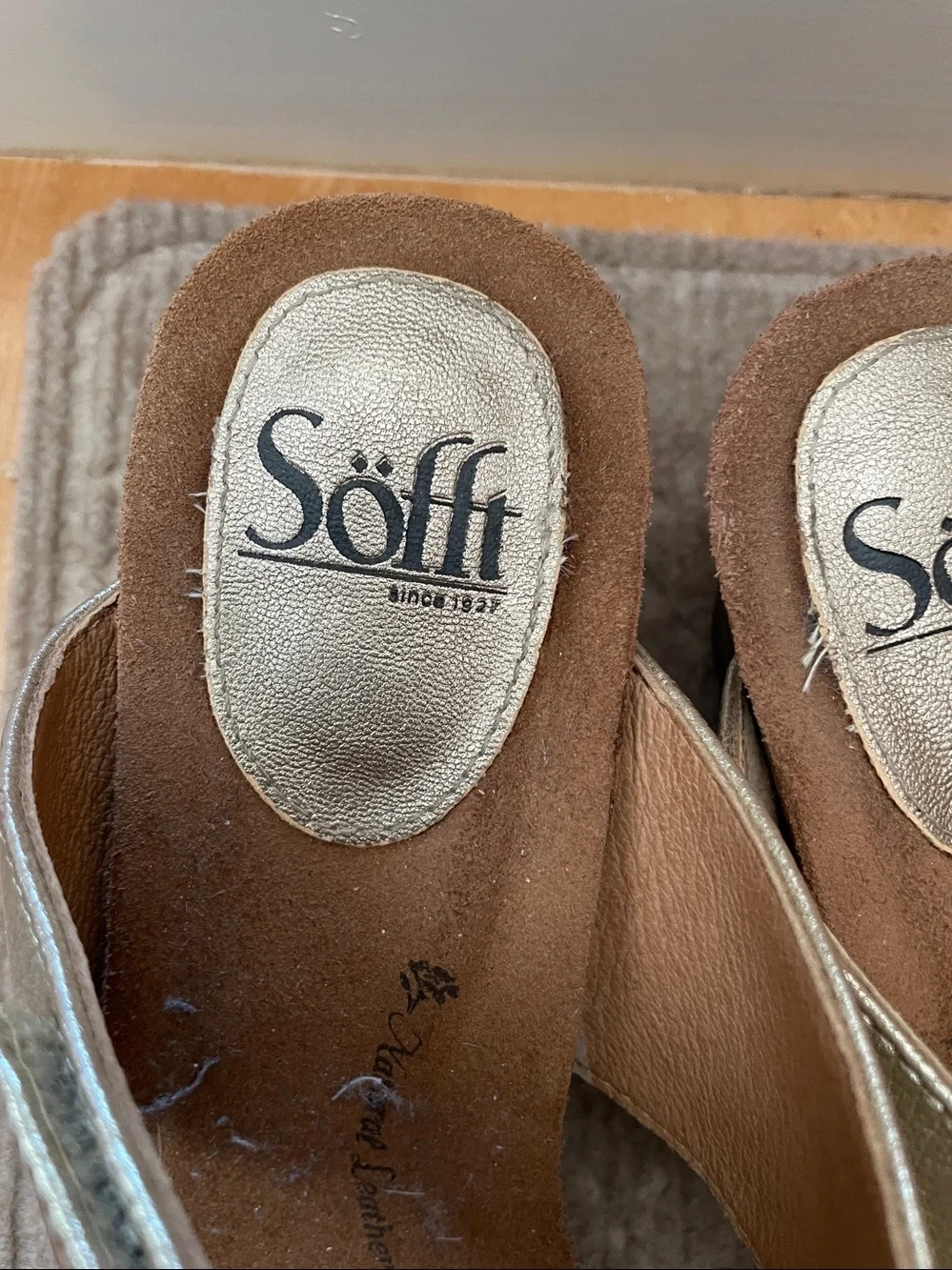 Söfft Vangie Metallic Gold Snakeskin Wedge Sandals Slide 8